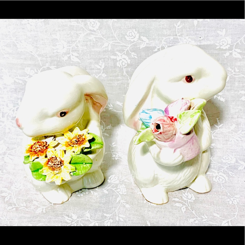 K’s Collection Vintage Glass Bunnies With Flowers - Picture 2 of 3